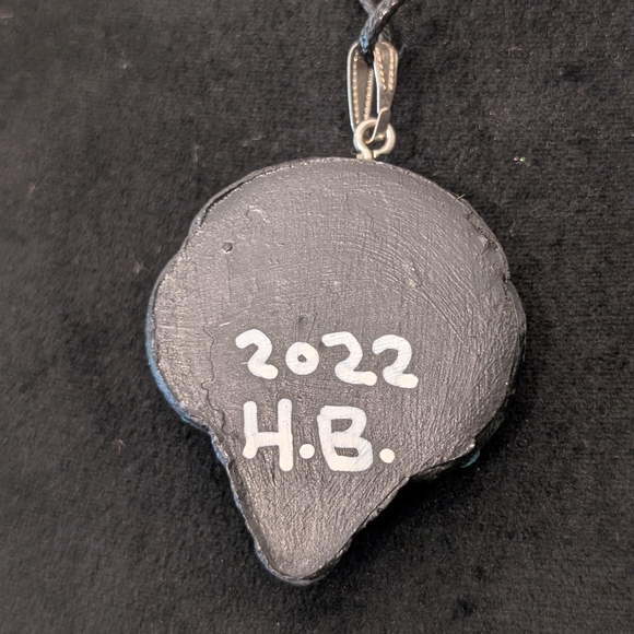 Alien Pendant Necklace - Picture 3 of 3